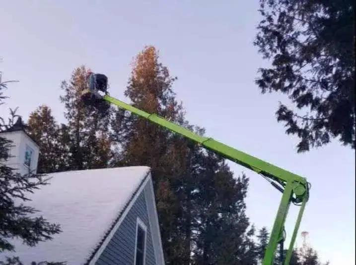 Tree-Trimming-Equipment-Operation